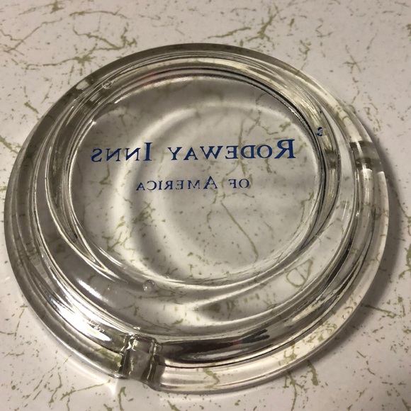 Vintage RoadWays Inn America Glass Ashtray - Picture 2 of 2